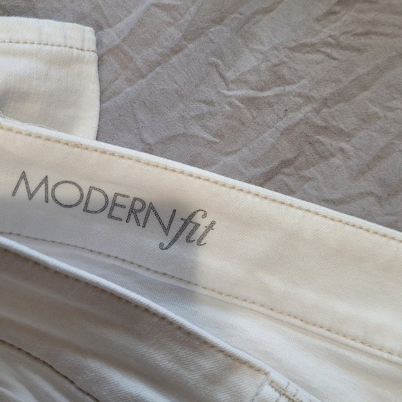 ANN Taylor Women SZ 14 Modern Fit White Classic Jean White Denim, five pocket - Picture 3 of 10